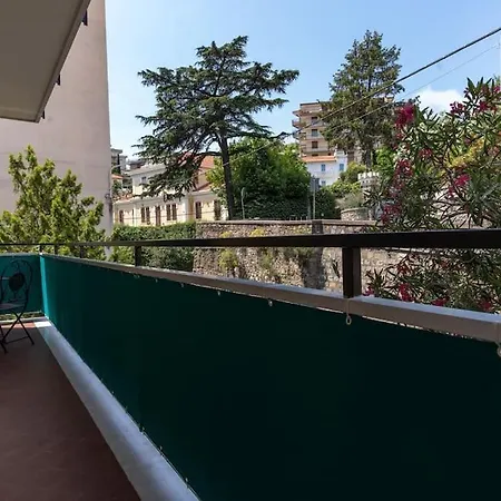 Victor Free Private Parking *