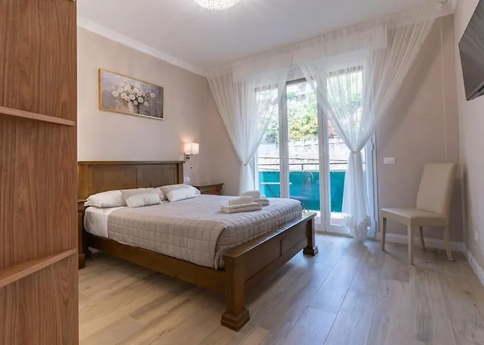 Victor Free Private Parking