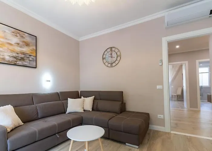 Victor Free Private Parking *